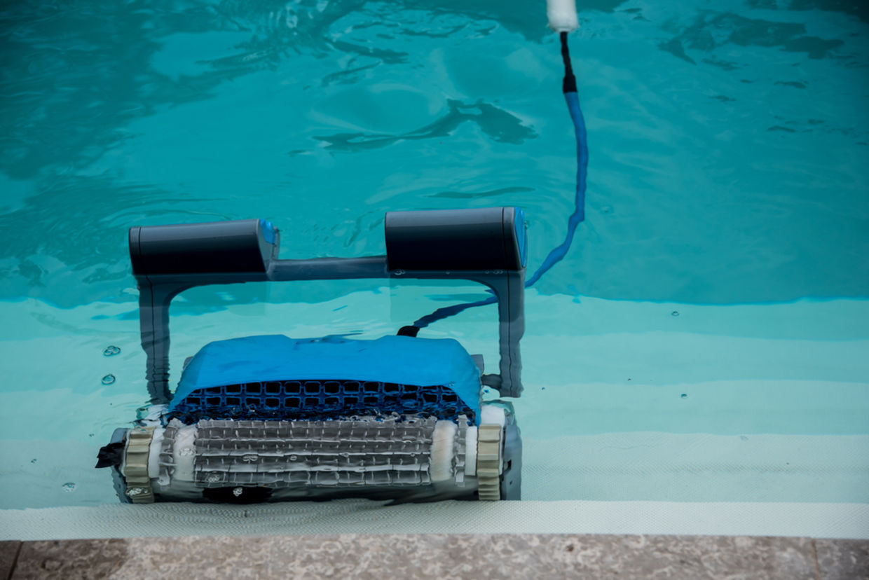 Home robot cleans your pool